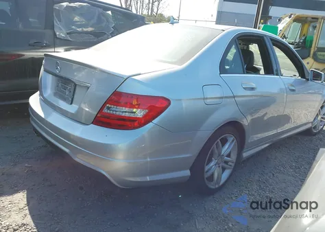 2014 Mercedes-Benz C 250 Sport z USA, uszkodzony, nr VIN WDDGF4HB3EG251447